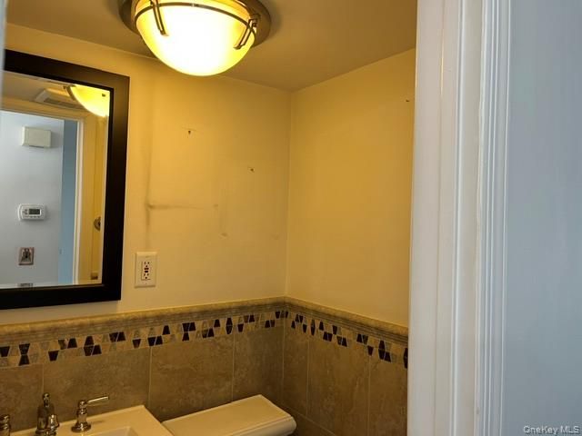 52 Houston Lane, Staten Island, NY 10302