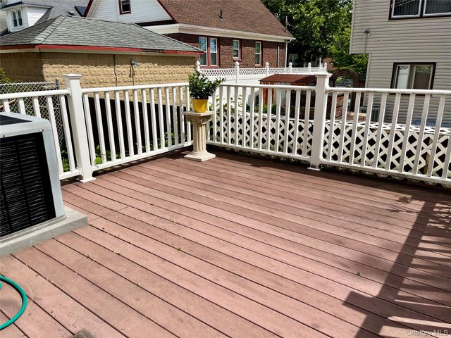 52 Houston Lane, Staten Island, NY 10302