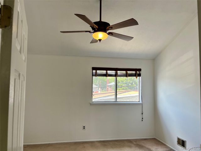 52 Houston Lane, Staten Island, NY 10302