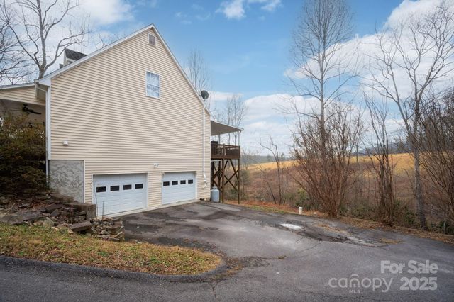 40 Gollum Drive, Fairview, NC 28730