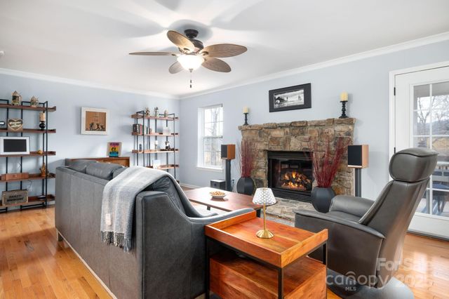 40 Gollum Drive, Fairview, NC 28730