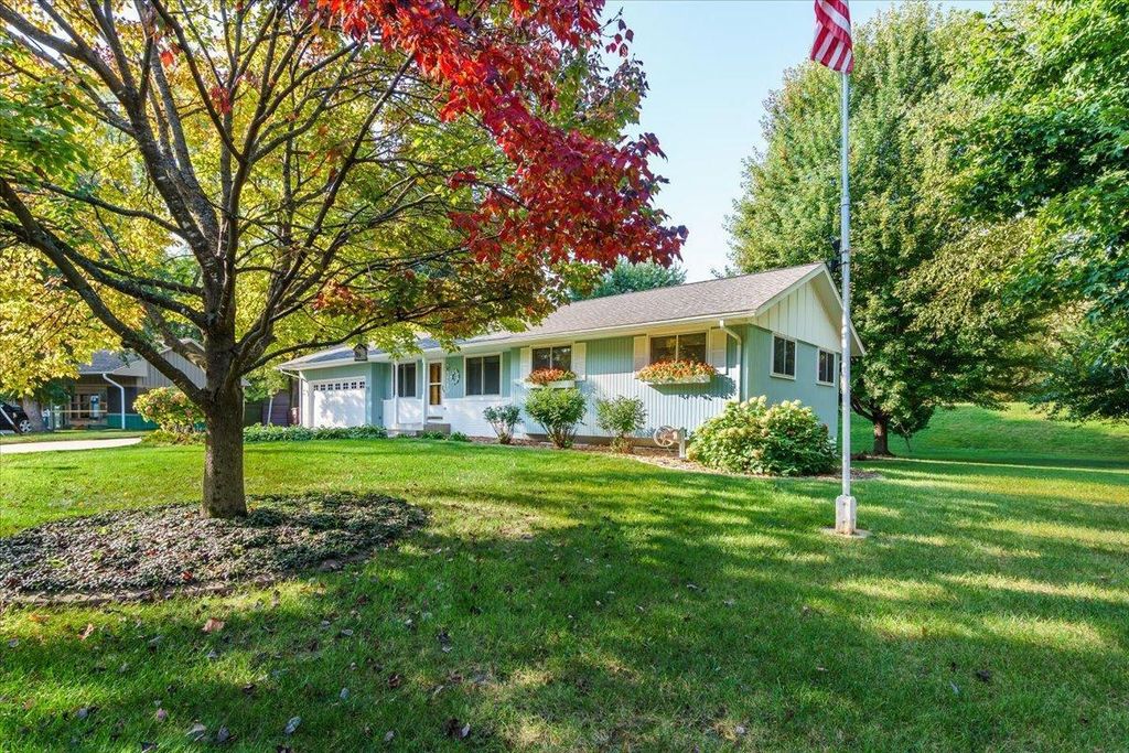 5740 Cedar Lane, Minnetonka, MN 55345