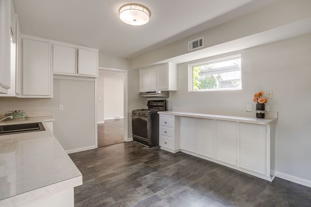 4613 Winthrop Avenue E, Fort Worth, TX 76116