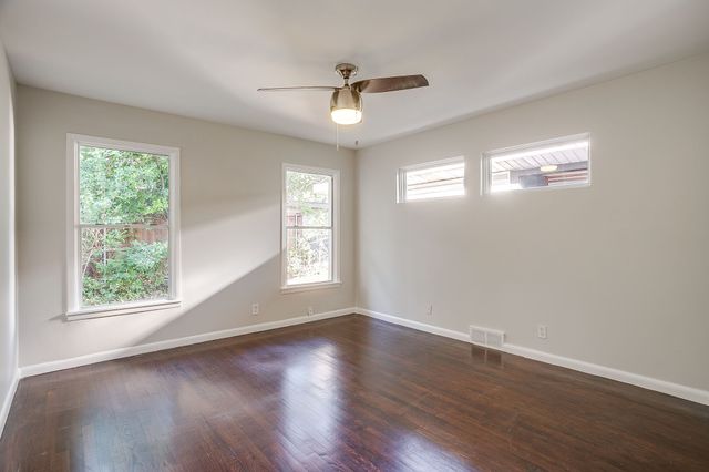 4613 Winthrop Avenue E, Fort Worth, TX 76116