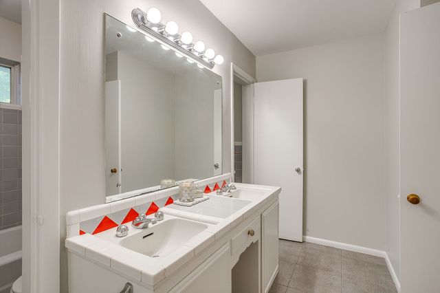 4613 Winthrop Avenue E, Fort Worth, TX 76116