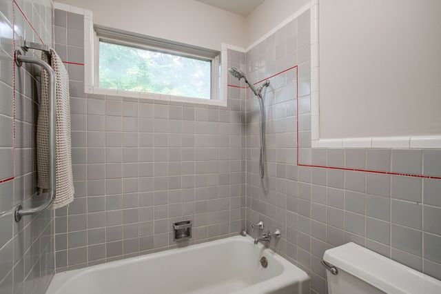 4613 Winthrop Avenue E, Fort Worth, TX 76116