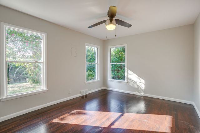 4613 Winthrop Avenue E, Fort Worth, TX 76116
