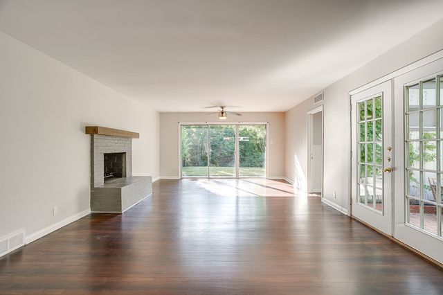 4613 Winthrop Avenue E, Fort Worth, TX 76116