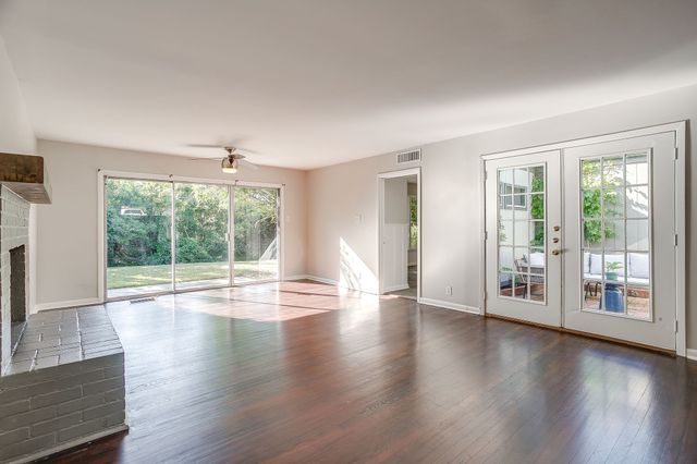 4613 Winthrop Avenue E, Fort Worth, TX 76116