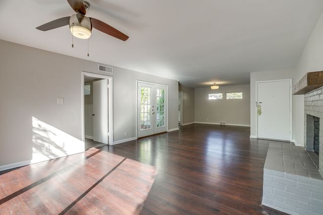 4613 Winthrop Avenue E, Fort Worth, TX 76116