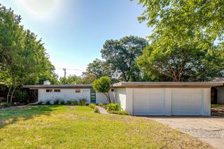 4613 Winthrop Avenue E, Fort Worth, TX 76116