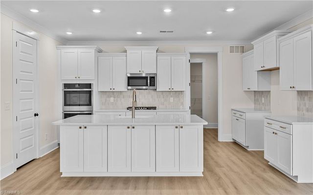 5600 Penguin Drive, Summerfield, NC 27358