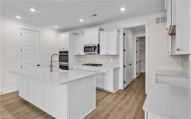 5600 Penguin Drive, Summerfield, NC 27358