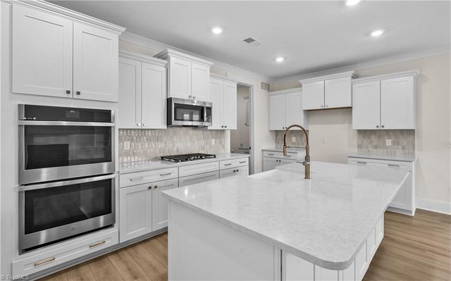 5600 Penguin Drive, Summerfield, NC 27358