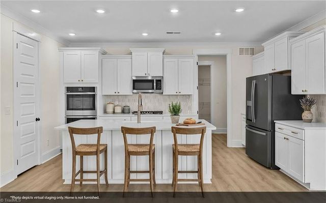 5600 Penguin Drive, Summerfield, NC 27358