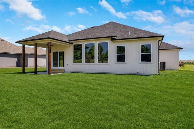 216 SW Chelmsford Drive, Blue Springs, MO 64014