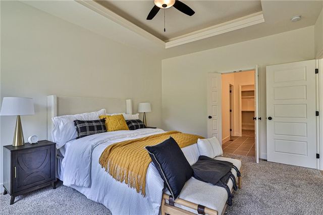 216 SW Chelmsford Drive, Blue Springs, MO 64014