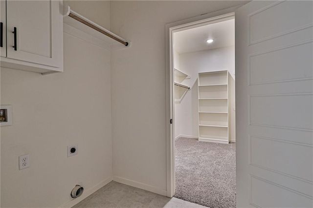 216 SW Chelmsford Drive, Blue Springs, MO 64014