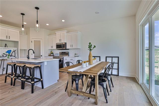 216 SW Chelmsford Drive, Blue Springs, MO 64014