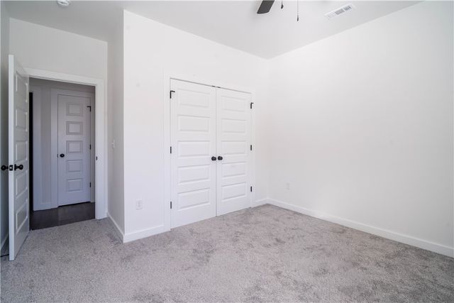 1027 S Arkansas Street, Rogers, AR 72756