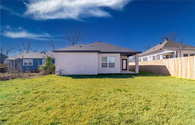 1027 S Arkansas Street, Rogers, AR 72756