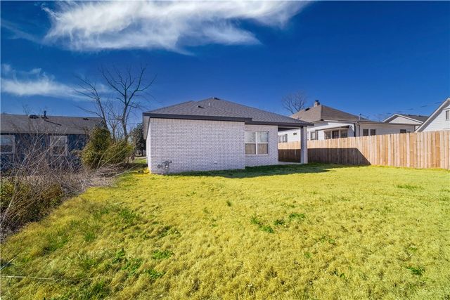 1027 S Arkansas Street, Rogers, AR 72756