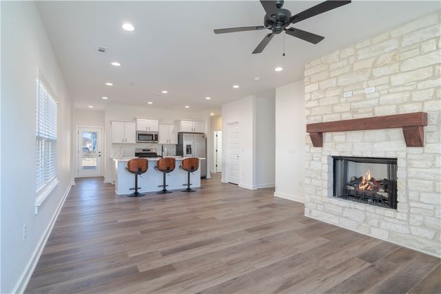 1027 S Arkansas Street, Rogers, AR 72756
