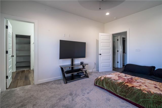 1027 S Arkansas Street, Rogers, AR 72756