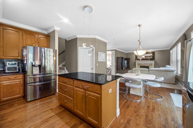 385 Post Oak Circle, West Chicago, IL 60185