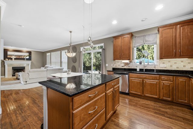 385 Post Oak Circle, West Chicago, IL 60185