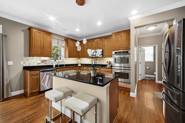 385 Post Oak Circle, West Chicago, IL 60185