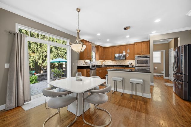385 Post Oak Circle, West Chicago, IL 60185
