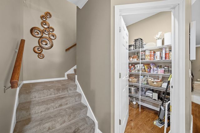 385 Post Oak Circle, West Chicago, IL 60185