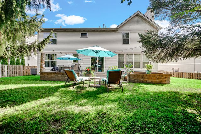 385 Post Oak Circle, West Chicago, IL 60185