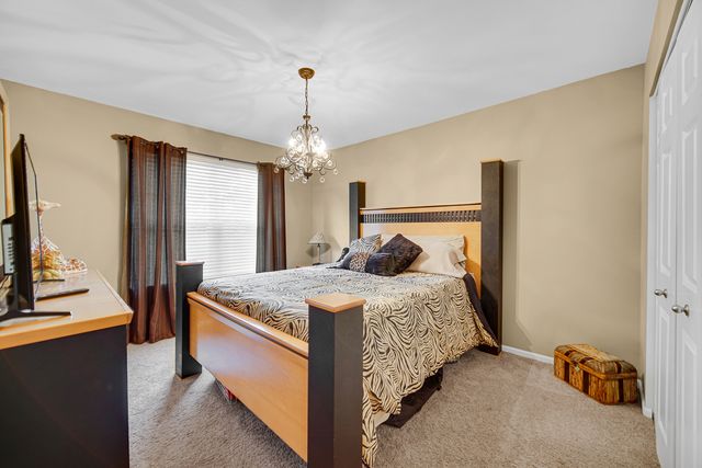 385 Post Oak Circle, West Chicago, IL 60185