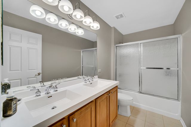 385 Post Oak Circle, West Chicago, IL 60185