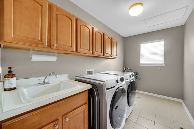 385 Post Oak Circle, West Chicago, IL 60185