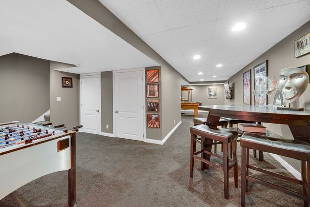 385 Post Oak Circle, West Chicago, IL 60185