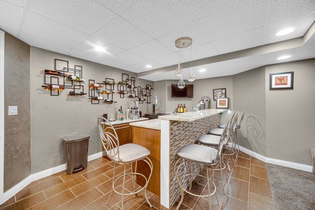 385 Post Oak Circle, West Chicago, IL 60185