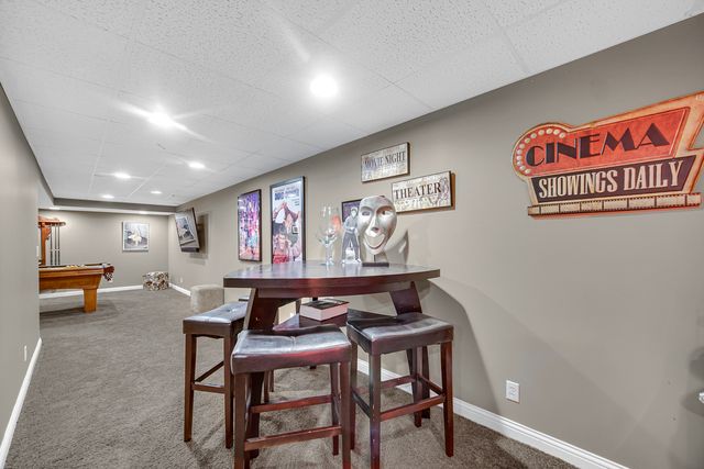 385 Post Oak Circle, West Chicago, IL 60185