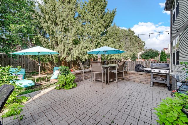 385 Post Oak Circle, West Chicago, IL 60185