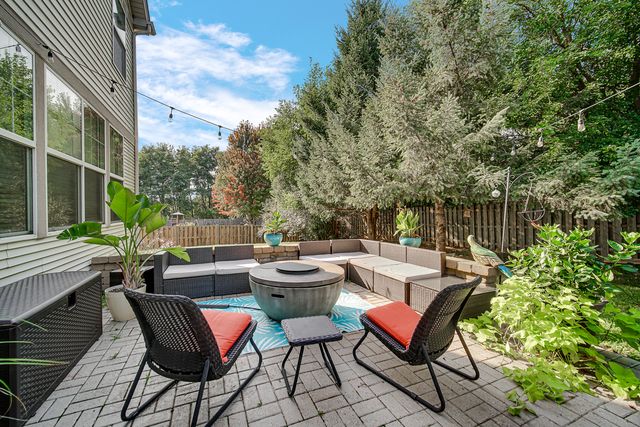 385 Post Oak Circle, West Chicago, IL 60185