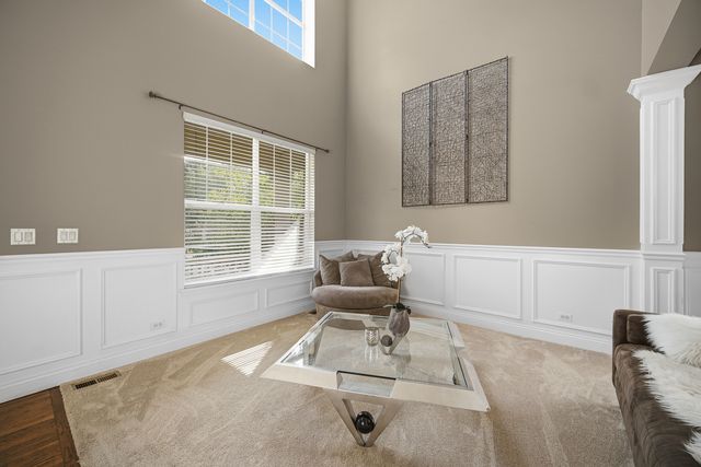 385 Post Oak Circle, West Chicago, IL 60185