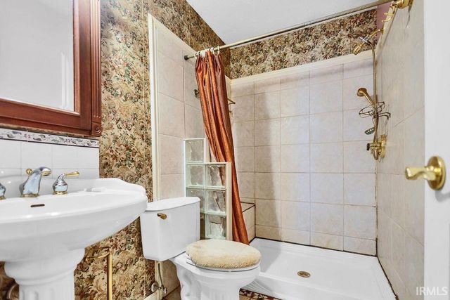 546 W Lois Lane, Bloomington, IN 47403