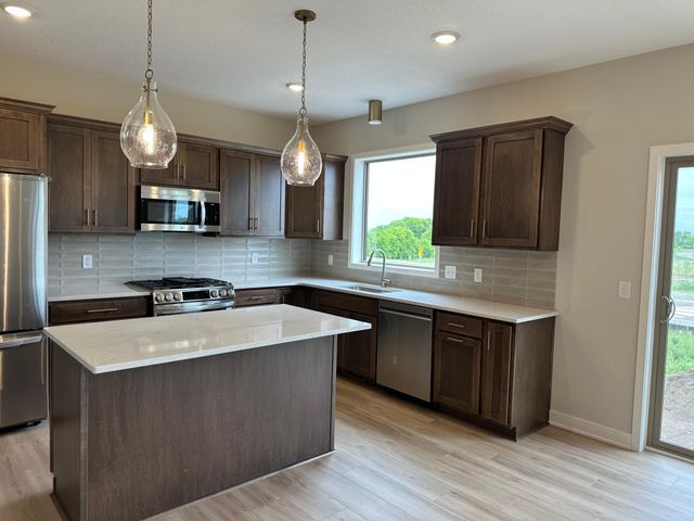 13721 Arrowhead Way, Rosemount, MN 55068
