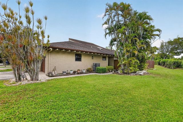 22718 Vistawood Way, Boca Raton, FL 33428