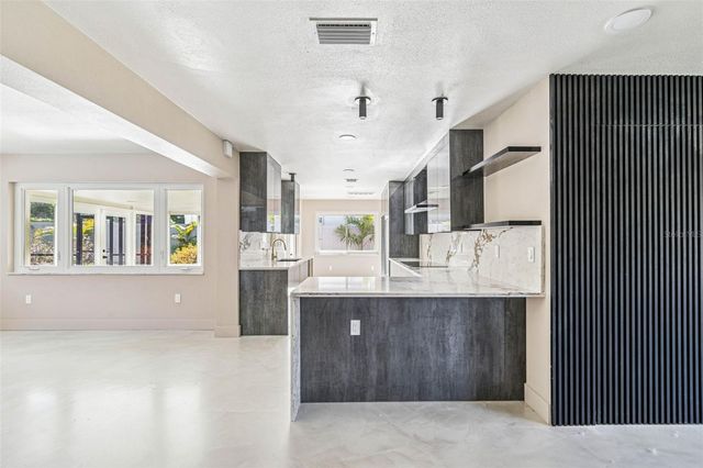 3197 WALNUT STREET NE, St Petersburg, FL 33704