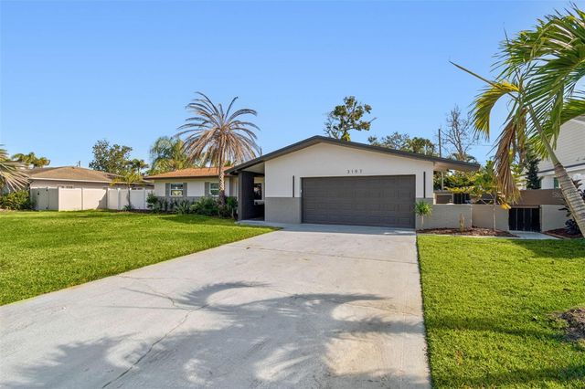 3197 WALNUT STREET NE, St Petersburg, FL 33704