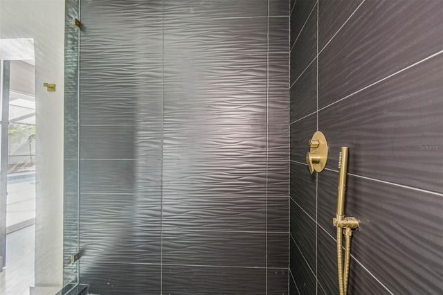 3197 WALNUT STREET NE, St Petersburg, FL 33704