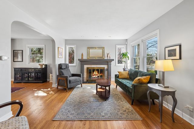 6831 N Kilpatrick Avenue, Lincolnwood, IL 60712